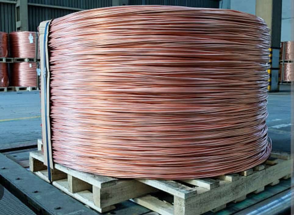 Bobinas de conductores de cobre en planta