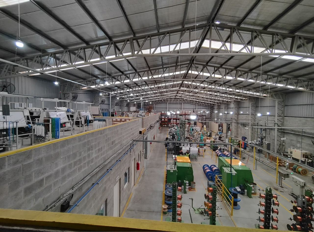 Interior de la planta de fabricación de cables